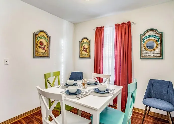 Brilliant In Bellview-back Unit-- Mins To Nas Pensacola, Beach, Shopping Pensacola