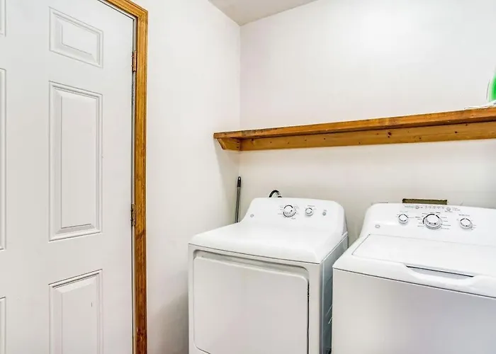 Holiday home Brilliant In Bellview-back Unit-- Mins To Nas Pensacola, Beach, Shopping