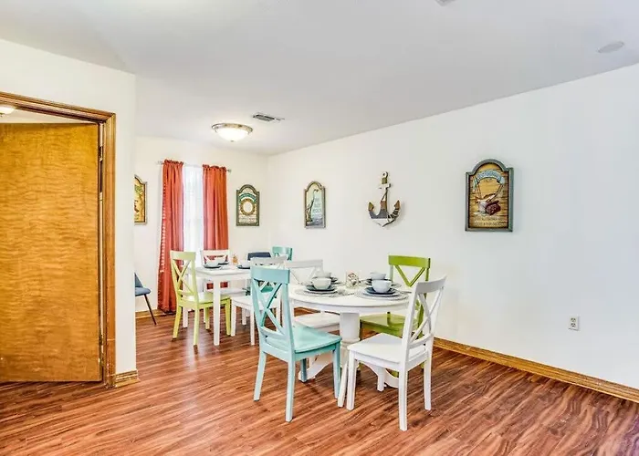 Holiday home Brilliant In Bellview-back Unit-- Mins To Nas Pensacola, Beach, Shopping *