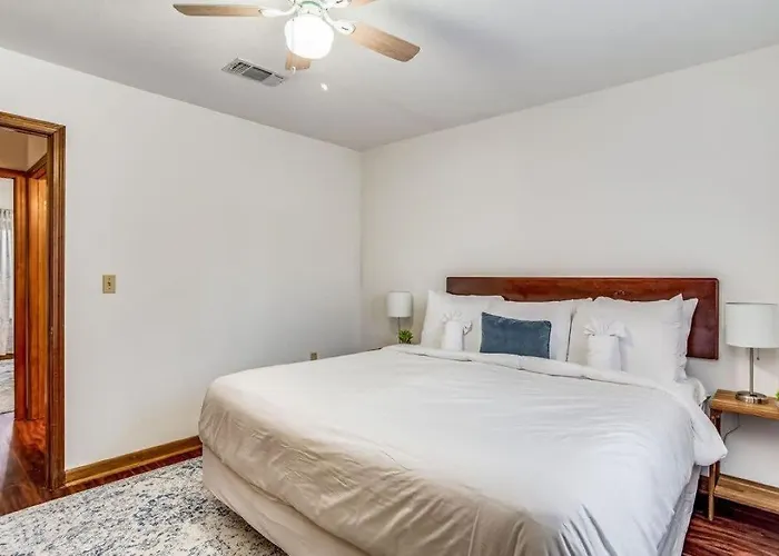 Brilliant In Bellview-back Unit-- Mins To Nas Pensacola, Beach, Shopping Pensacola