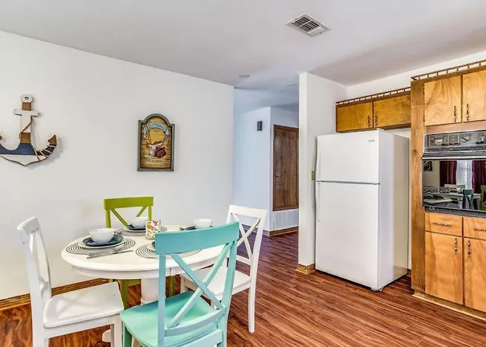 Brilliant In Bellview-back Unit-- Mins To Nas Pensacola, Beach, Shopping