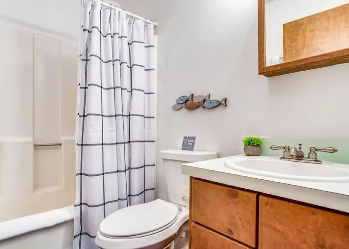 Holiday home Brilliant In Bellview-back Unit-- Mins To Nas Pensacola, Beach, Shopping