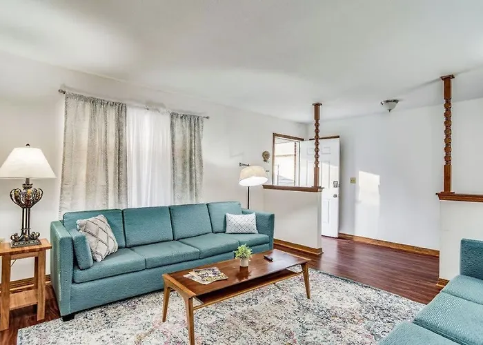 Brilliant In Bellview-back Unit-- Mins To Nas Pensacola, Beach, Shopping * Pensacola