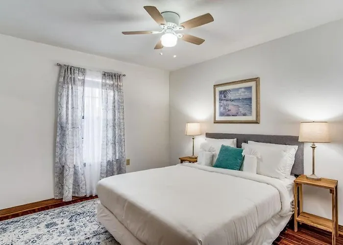 Holiday home Brilliant In Bellview-back Unit-- Mins To Nas Pensacola, Beach, Shopping