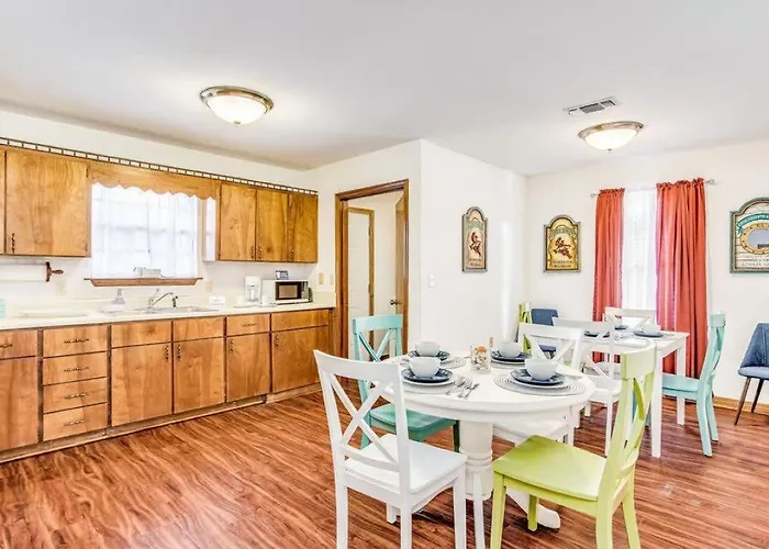 Brilliant In Bellview-back Unit-- Mins To Nas Pensacola, Beach, Shopping Holiday home
