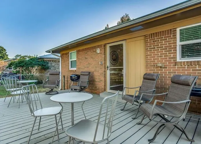 Brilliant In Bellview-back Unit-- Mins To Nas Pensacola, Beach, Shopping