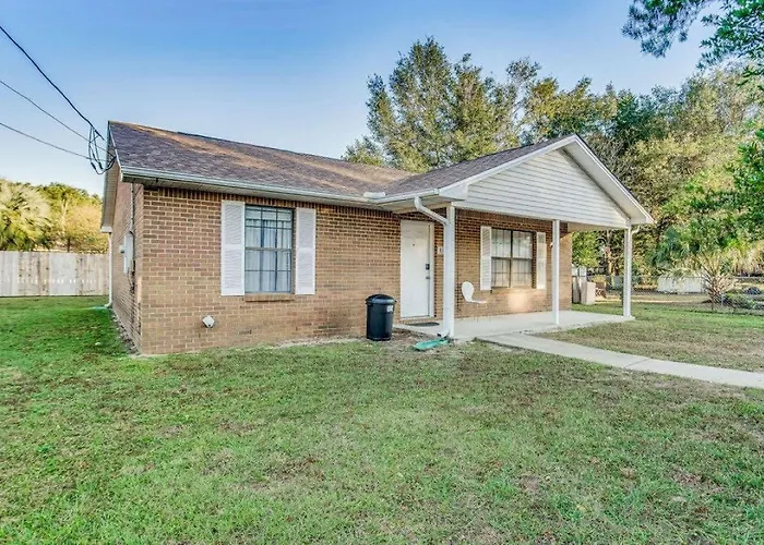 Holiday home Brilliant In Bellview-back Unit-- Mins To Nas Pensacola, Beach, Shopping