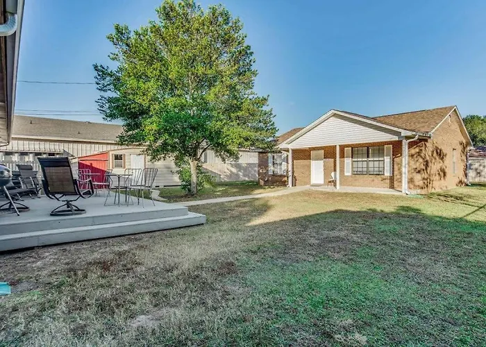 Brilliant In Bellview-back Unit-- Mins To Nas Pensacola, Beach, Shopping * Pensacola