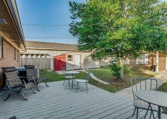 Brilliant In Bellview-back Unit-- Mins To Nas Pensacola, Beach, Shopping Holiday home Pensacola
