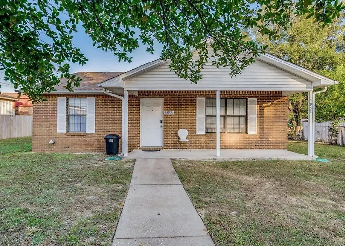 Brilliant In Bellview-back Unit-- Mins To Nas Pensacola, Beach, Shopping
