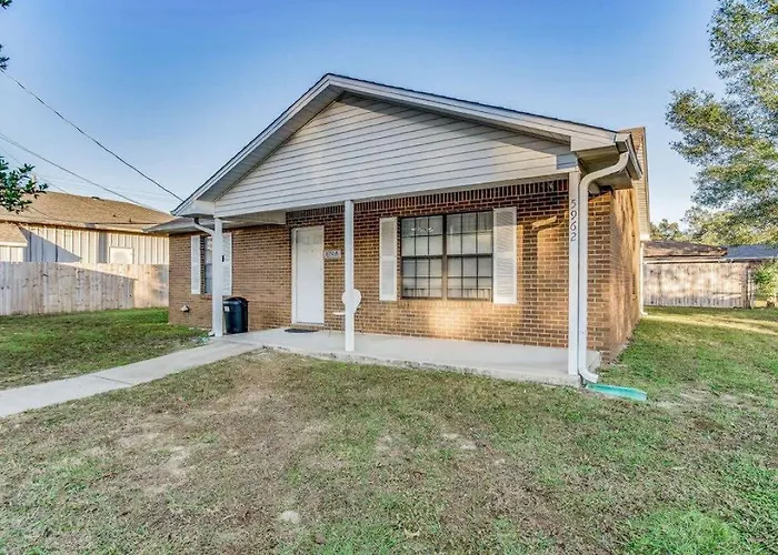 Holiday home Brilliant In Bellview-back Unit-- Mins To Nas Pensacola, Beach, Shopping Pensacola