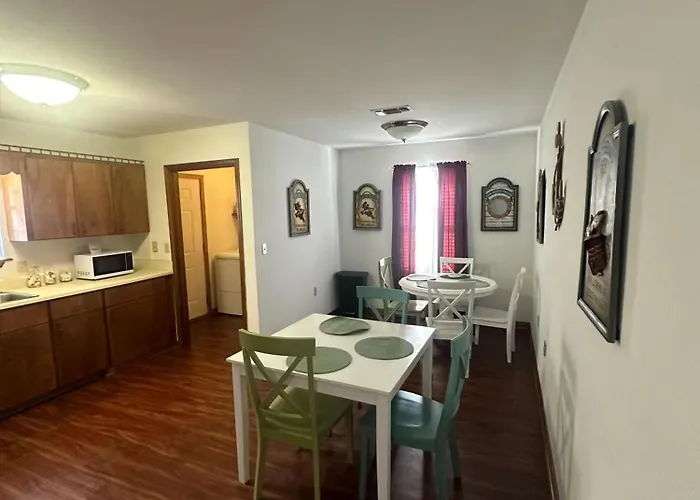 Holiday home Brilliant In Bellview-back Unit-- Mins To Nas Pensacola, Beach, Shopping Pensacola