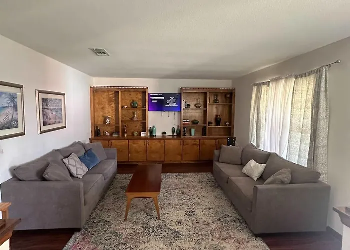 Brilliant In Bellview-back Unit-- Mins To Nas Pensacola, Beach, Shopping