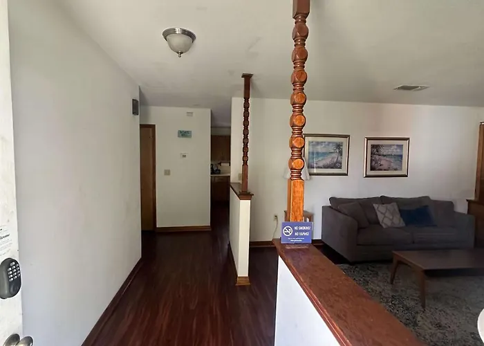 Holiday home Brilliant In Bellview-back Unit-- Mins To Nas Pensacola, Beach, Shopping *