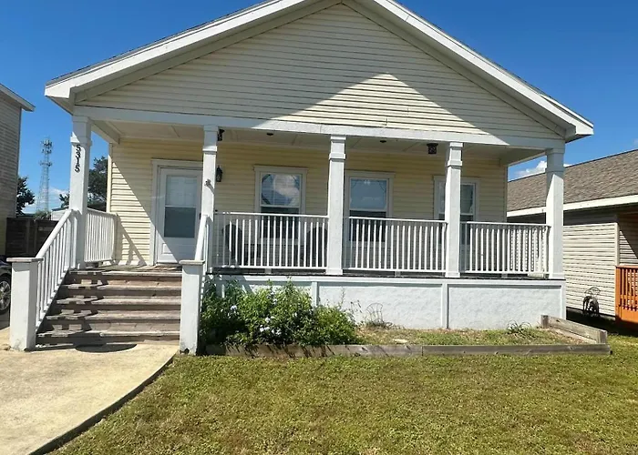 Brilliant In Bellview-back Unit-- Mins To Nas Pensacola, Beach, Shopping *
