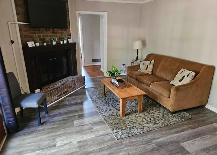 Brilliant In Bellview-back Unit-- Mins To Nas Pensacola, Beach, Shopping * Pensacola