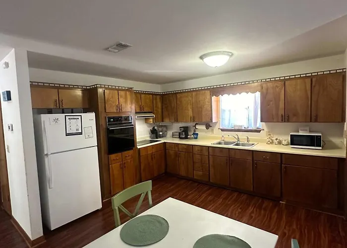 Holiday home Brilliant In Bellview-back Unit-- Mins To Nas Pensacola, Beach, Shopping