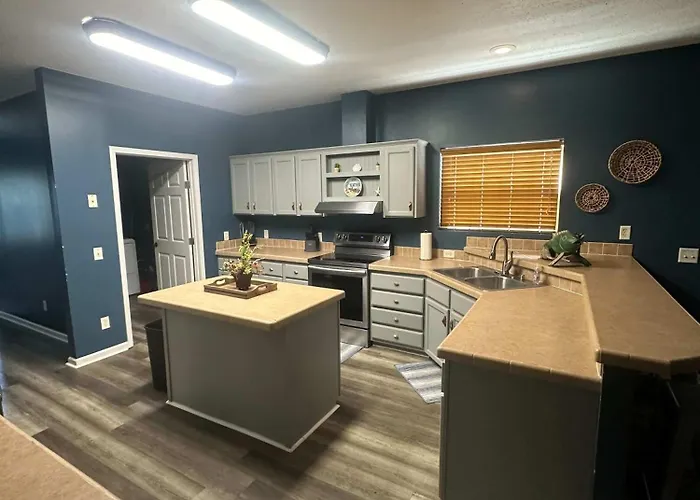 Brilliant In Bellview-back Unit-- Mins To Nas Pensacola, Beach, Shopping * Pensacola